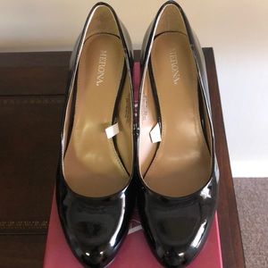 Merona ladies black pumps